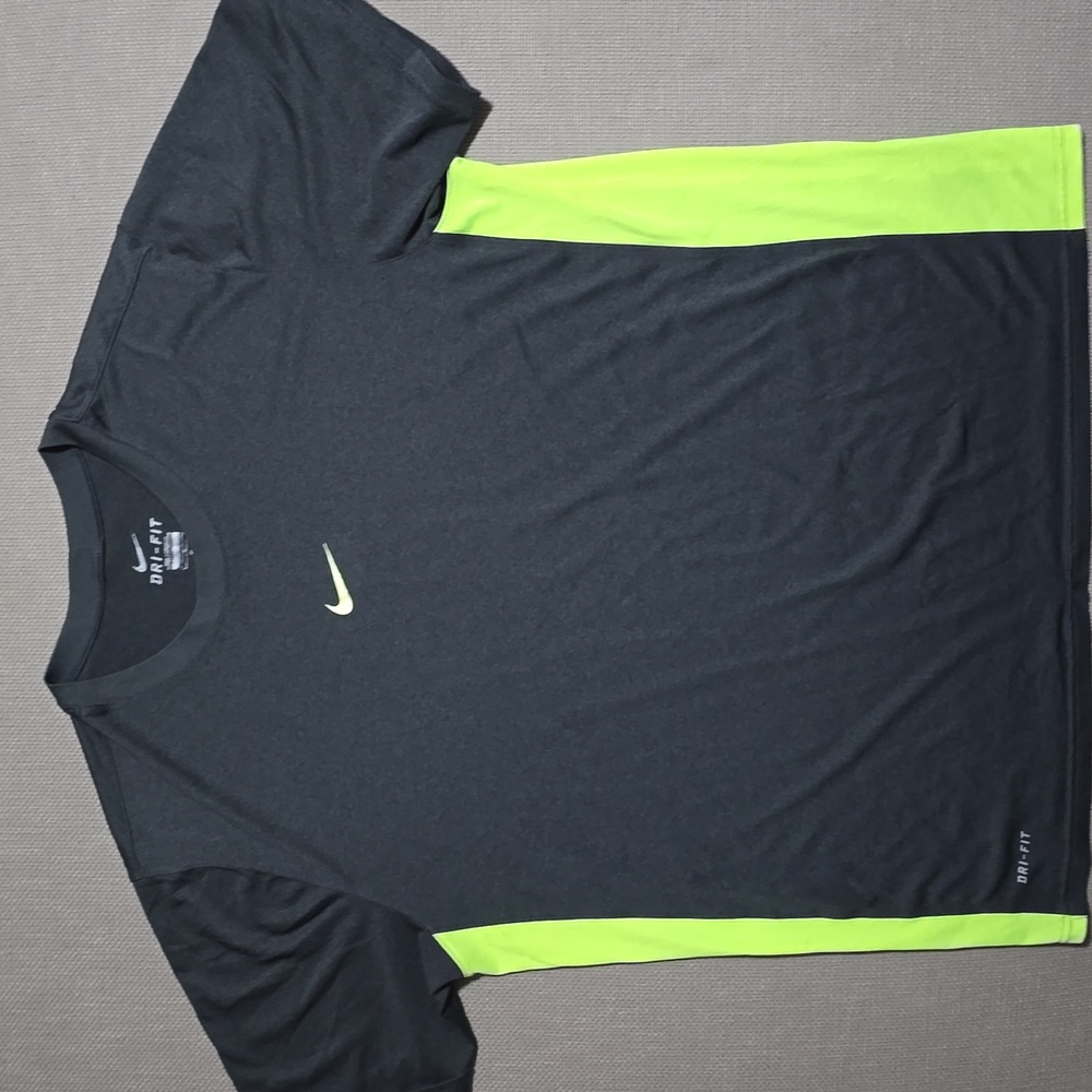 Nike Dri Fit Shirt Men’s Large Green And Black Short Sleeve Pull Over Polyester